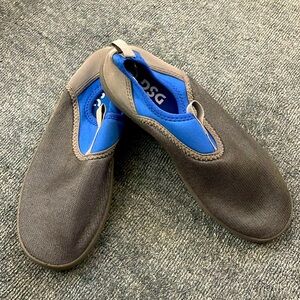 DSG Youth water shoes 5Y